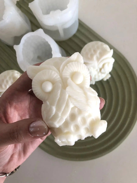 Búho tapándose la boca (molde de silicona)