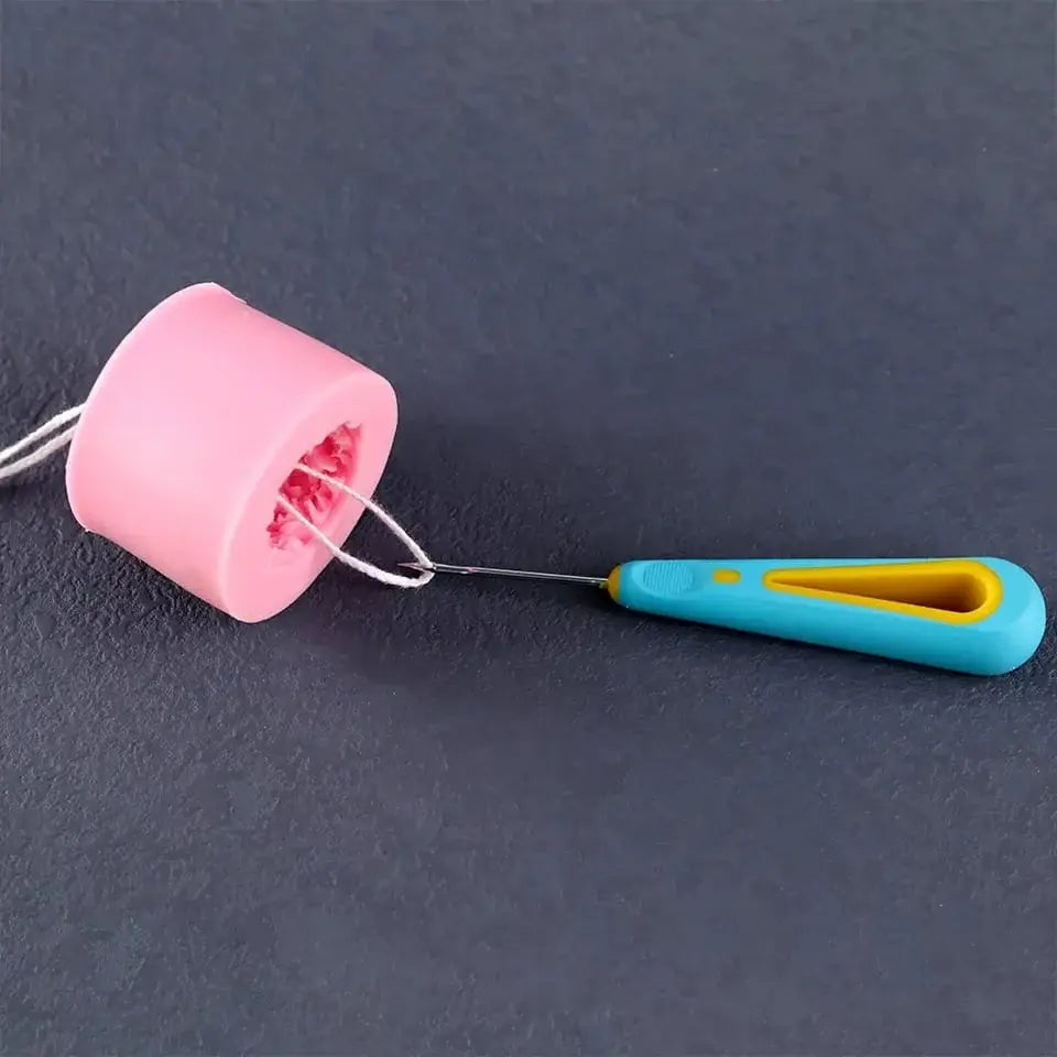 Enhebrador / perforadora para pabilos para velas